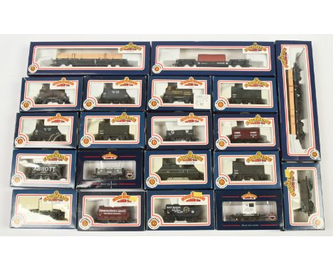 Bachmann mixed group of Rolling Stock to include 33-501A 4 wheel Tank Wagon "Swindon United Gas", 33-502A 14 ton Tank Wagon "