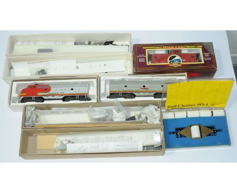 Westdale, MTH &amp; Similar mixed group of items to include Rail, Cleaner Wagon, Kits and other items (see photo). Conditions