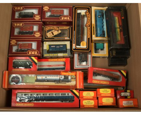 Hornby, GMR &amp; others. Mixed group of boxed rolling stock. To include R416 BR Blue / Grey Operating Mail Coach, R426 BR In