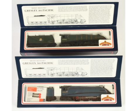 Bachmann pair of A4 Class Steam Locomotives comprising of 31-952 4-6-2 LNER A4 Class Steam Locomotive No. 4903 "Peregrine" an
