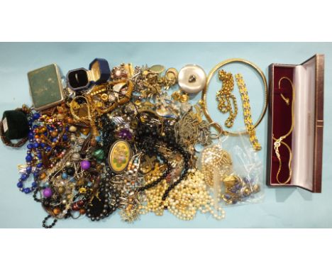 A Trifari bracelet, a Monet chain necklace and other costume jewellery.