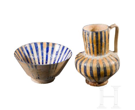 Krug und Schale mit Streifendekor, Kashan, Iran, 12. - 13. Jhdt.  Konische Kashan-Schale und Kashan-Krug mit kobaltblauem Str
