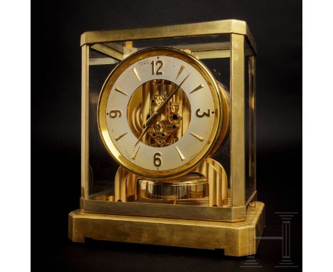 Jaeger LeCoultre - Tischuhr Atmos, Schweiz, um 1950  Vollvergoldetes Werk und Gehäuse, gebläute Schrauben. Versilbertes Ziffe