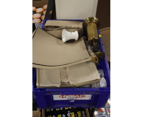 A QUANTITY OF SUNDRIES TO INCLUDE WEDGWOOD, BRASS LAMP, ETC