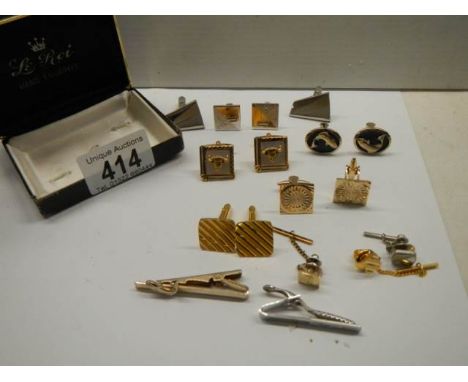 A mixed lot of cuff links and tie clips. 