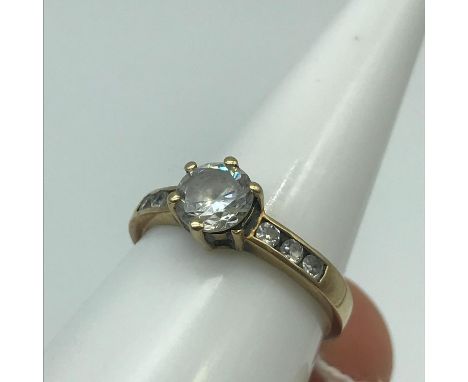 A Ladies 9ct gold and CZ Stone ring. Weighs 2.37grams 