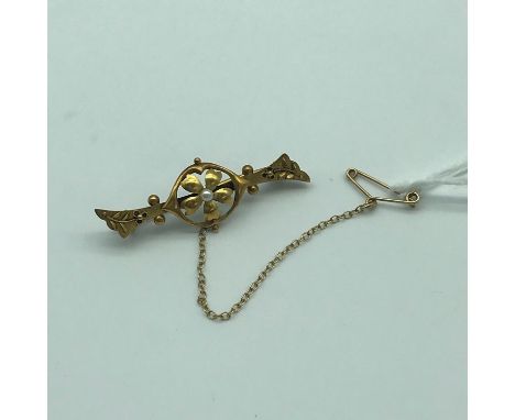 A Ladies antique 15ct gold ornate brooch detailed with flower and single pearl centre setting. Weighs 2.61grams 