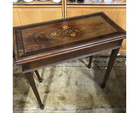 A Georgian inlaid flip top card table. Measures 74x76x36cm closed 