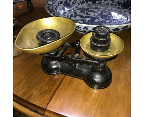 Vintage Salter kitchen scales, with weights 