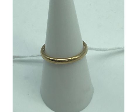 A 9ct gold wedding band, ring size O, Weighs 2grams 