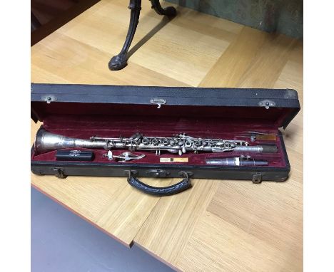 A Vintage Silver King Clarinet with fitted travel case. Pat.2194513 - 254174. 