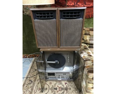 A Retro/ Vintage Mitsubishi MC-8000 Record/ Tape/ Stereo player with speakers. Switches on and lights up. Needs cables for sp