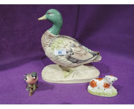 A selection of vintage ceramic figures including large Heredities duck figurine