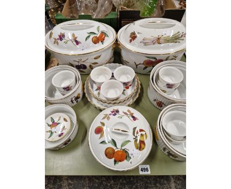 VARIOUS ROYAL WORCESTER EVESHAM PATTERN.