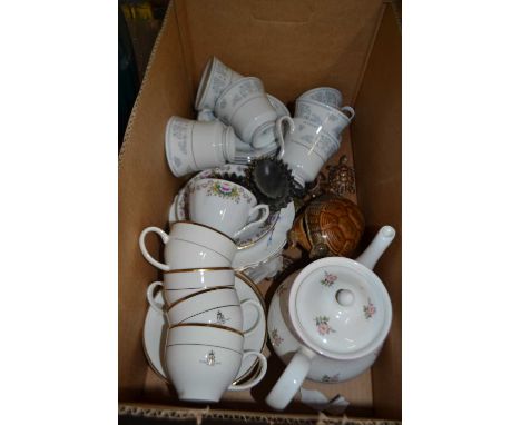 Mixed Lot: Ceramics to include four ER Queens Golden Jubilee cups and saucers, other tea wares, Wade tortoise etc