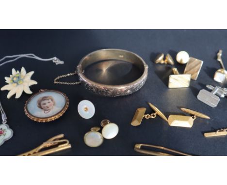 A pair of 9ct gold cufflinks together with a 9ct gold pendant, overall approximately 11 grams, a silver hinged bangle approxi