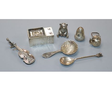 Small silver and white metal items including tea kettle on cooker, caddy spoon, miniature fiddle, spoon with dog's head termi