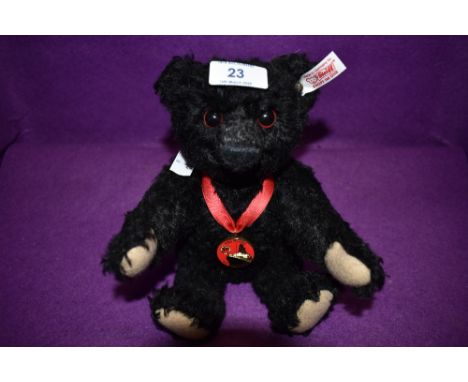A Steiff RMS Titanic bearNO VISIBLE FAULTS OR REPAIRS EXCELLENT CONDITION