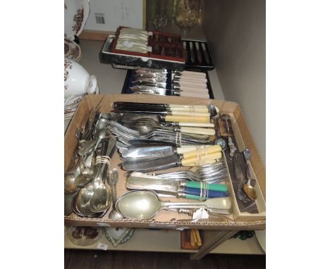 A selection of boxed cutlery and flatwaresBOXED TEASPOONS, CAKE FORKS, FISH KNIFE & FORK SET.2 BOXED KNIVES AND A BOX OF MIXE