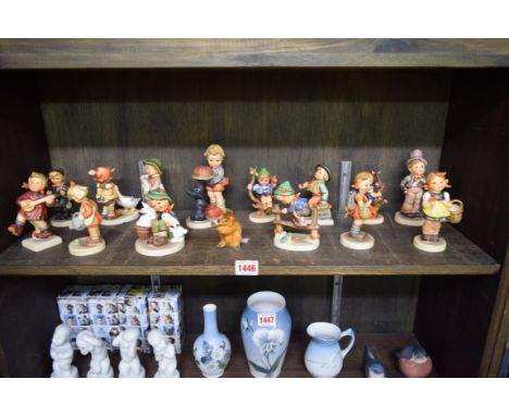 Fifteen various Goebel figures, to include a beaver.