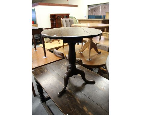 Tripod table