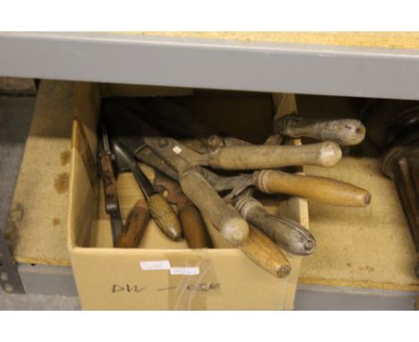 Small quantity of garden tools