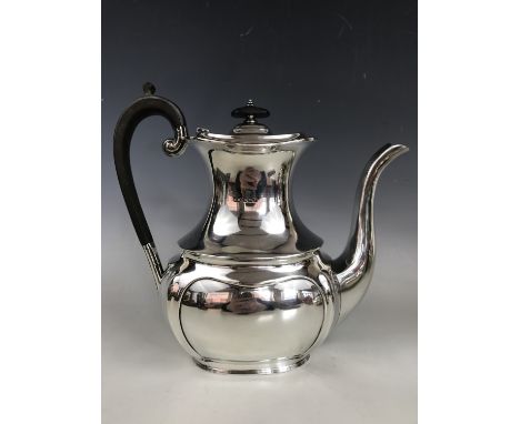 An Edwardian silver coffee pot, Harrison Brothers and Howson, Sheffield, 1909, 685g