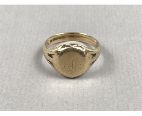 A gentleman's vintage 9ct gold signet ring, having engraved monogram, and engraved dedication to the interior 'To David from 