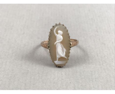 An early 20th Century cameo ring, of lenticular form, carved in depiction of a dancing figure, crown set in yellow-metal, mar