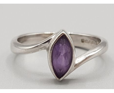 Ladies 9ct white gold and purple stone ring in rub over setting 2.8g gross size K