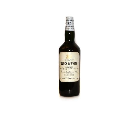 Black & White Buchanan's Choice Old Scotch Whisky, 26⅔fl oz, 70% proof, spring cap (1)Condition report: Evidence of dirt on l