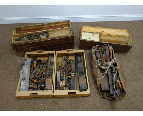 A quantity of wood planes, old tools and boxes etc Condition Report Click here for further images, condition, auction times &