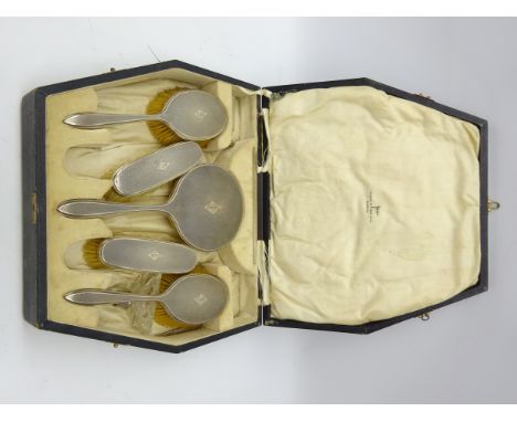 Art Deco silver dressing table set, engine turned decoration by Walker & Hall, Sheffield 1930, cased  Condition Report Click 