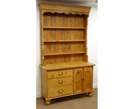 Solid pine kitchen dresser, three shelf back, two cupboard doors, three graduating drawers, turned supports, W122cm, H215cm, 