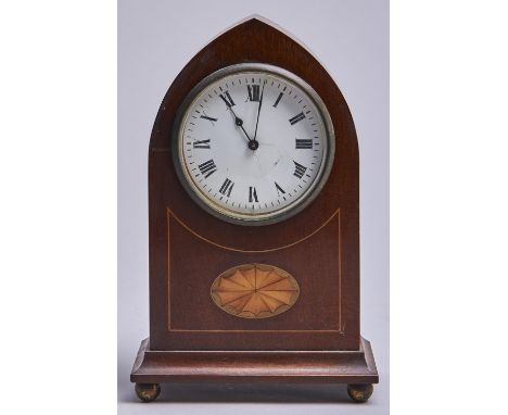 An Edwardian mahogany and inlaid lancet arched mantel timepiece, with French movement, 22.5cm h, lion trademark to backplate 