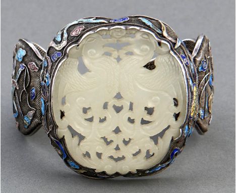 A Chinese silver filigree and cloisonné enamel cuff bracelet, first half 20th c, in three sections, centred by a carved and p