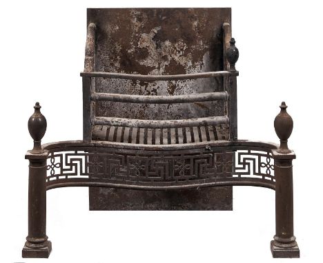 A serpentine steel fire grate, early 20th c, in George III style, with pierced apron, columnar fore posts and ovoid finials, 