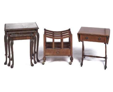 A dwarf mahogany sofa table, a contemporary reproduction mahogany Canterbury and a walnut nest of tables, all mid 20th c (3) 