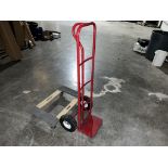LOT OF: FLAT WHEELED DOLLY, RED DOLLY (RED DOLLY TIRES NEED AIR)