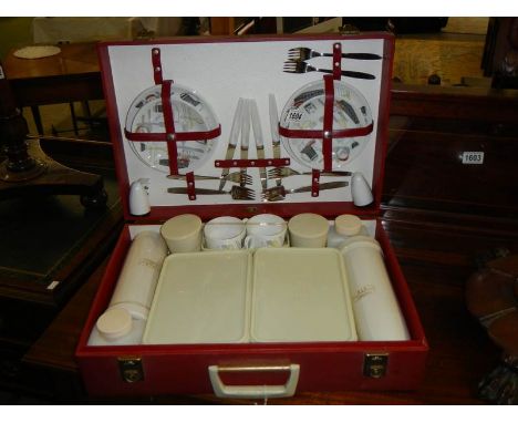 A vintage fully fitted picnic set. COLLECT ONLY