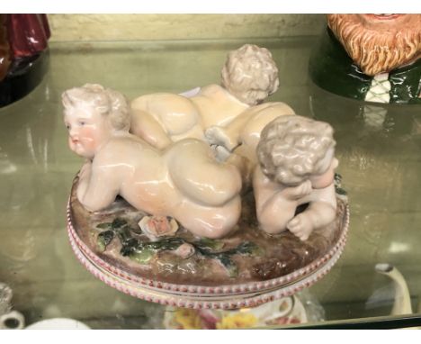 SITZENDORF RECUMBENT CHERUB FIGURE GROUP