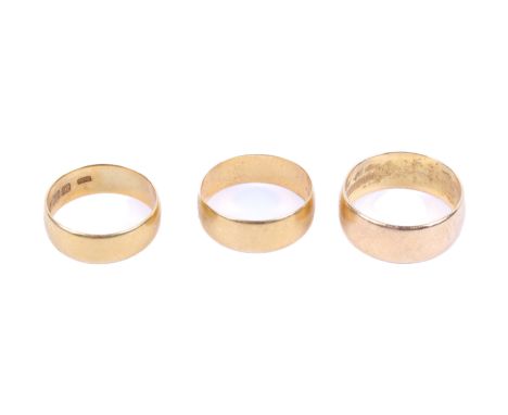 Three 22ct gold wedding bands. Undecorated, with hallmarks. Sizes M, K, K. Gorss weight 12.5g.