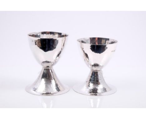 Pair contemporary Britannia Standard silver goblets with spot-hammered finish, on flared pedestal bases (London 1973), maker 