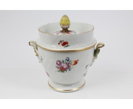 Good quality late 18th / early 19th century Continental, probably Dresden porcelain ice pail with cover, with pineapple finia