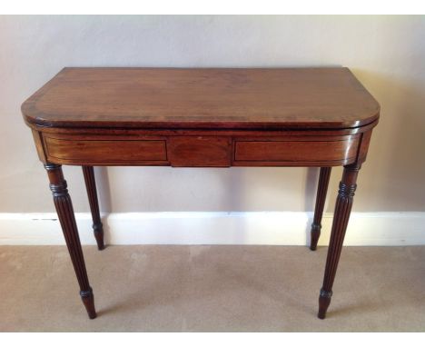 George III mahogany tea table with rounded rectangular top with inlaid stringing, on turned tapered reeded legs, 91.5cm x 45c