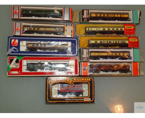 N GAUGE - GROUP OF BRITISH OUTLINE PASSENGER COACHES by LIMA and MINITRIX together with a OO Gauge MAINLINE wagon - G/VG in F
