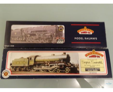 OO GAUGE - PAIR OF BACHMANN STEAM LOCOS comprising CLASSES B1 and 9F both in BR BLACK - VG in G/VG boxes (2)