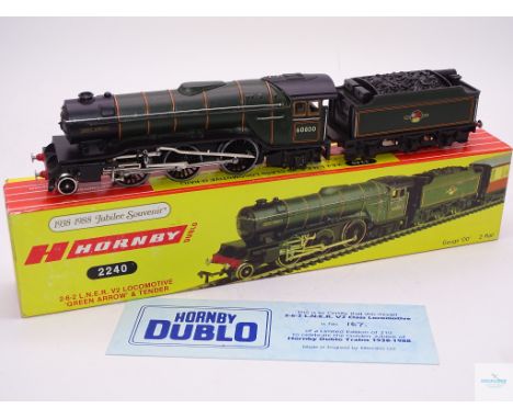 OO GAUGE - A 'HORNBY DUBLO' 2 RAIL 2240 CLASS V2 2-6-2 number 60800 'GREEN ARROW' in BR GREEN with LATE CREST - THIS LOCO IS 