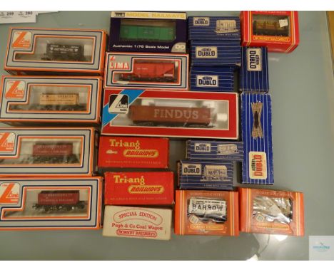 OO GAUGE - GROUP OF WAGONS AND ACCESSORIES by LIMA, TRI-ANG. HORNBY etc as lotted - Generally G in F/G boxes (20)