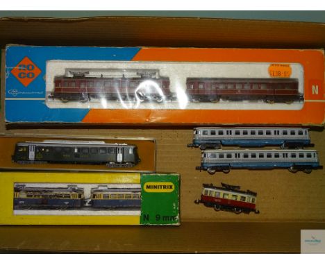 N GAUGE - QUANTITY OF VARIOUS EUROPEAN RAILCARS BY ROCO, MINITRIX, PIKO AND LIMA - F/VG in F boxes where boxed - (6)